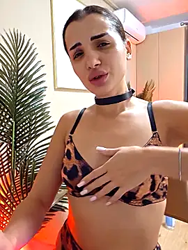 Snapshot of NaughtyChloe chatting on 10.06.25 NaughtyChloe online show from 10.06.25