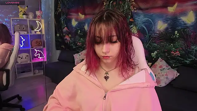 Snapshot of ClaraParks chatting on 02.27.26 ClaraParks online show from 02.27.26