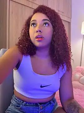 Snapshot of _Zahara_ chatting on 12.19.25 Zahara online show from 12.19.25