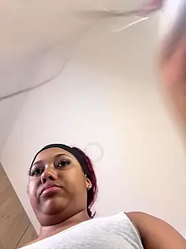 Snapshot of _Zahara_ chatting on 01.16.26 Zahara online show from 01.16.26