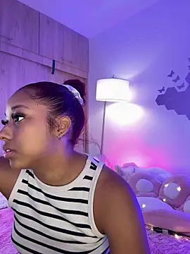 Snapshot of _Zahara_ chatting on 02.13.26 Zahara online show from 02.13.26