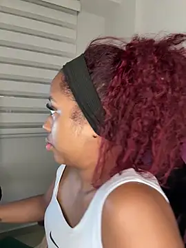 Snapshot of _Zahara_ chatting on 02.18.26 Zahara online show from 02.18.26