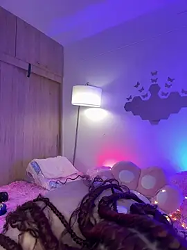 Snapshot of _Zahara_ chatting on 02.22.26 Zahara online show from 02.22.26