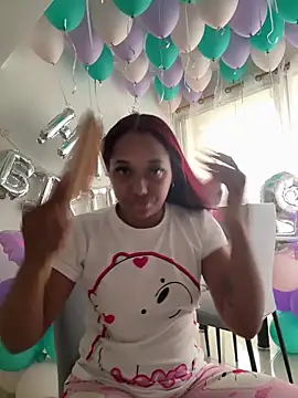 Snapshot of _Zahara_ chatting on 03.18.26 Zahara online show from 03.18.26