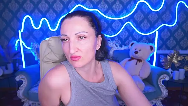 Snapshot of MissRossi chatting on 10.04.25 MissRossi online show from 10.04.25