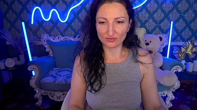 Snapshot of MissRossi chatting on 10.08.25 MissRossi online show from 10.08.25