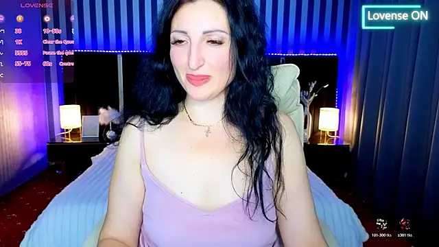 Snapshot of MissRossi chatting on 11.06.25 MissRossi online show from 11.06.25