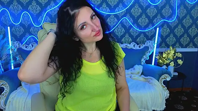 Snapshot of MissRossi chatting on 11.10.25 MissRossi online show from 11.10.25