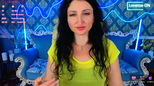 Snapshot of MissRossi chatting on 11.11.25 MissRossi online show from 11.11.25