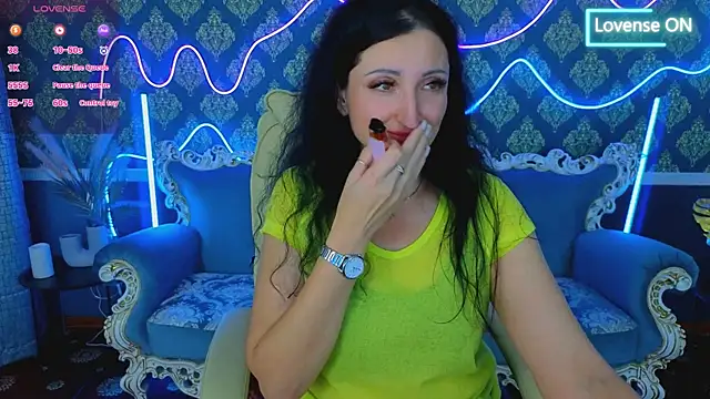 Snapshot of MissRossi chatting on 11.18.25 MissRossi online show from 11.18.25