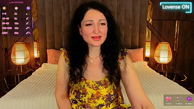 Snapshot of MissRossi chatting on 11.20.25 MissRossi online show from 11.20.25