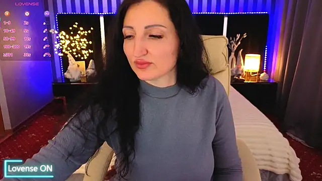 MissRossi online show from 12.18.25