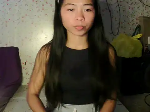 Snapshot of SweetMissPinay18 chatting on 12.21.25 SweetMissPinay18 online show from 12.21.25