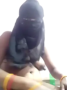 Snapshot of amolicars chatting on 09.28.25 amolicars online show from 09.28.25