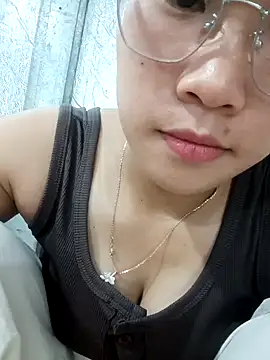 Snapshot of Maimai00 chatting on 09.17.25 Maimai00 online show from 09.17.25