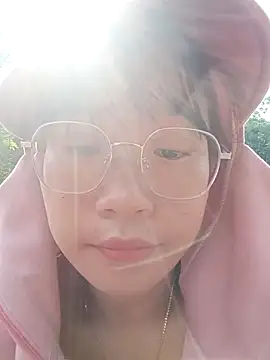 Snapshot of Maimai00 chatting on 09.21.25 Maimai00 online show from 09.21.25