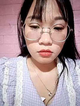 Snapshot of Maimai00 chatting on 10.17.25 Maimai00 online show from 10.17.25