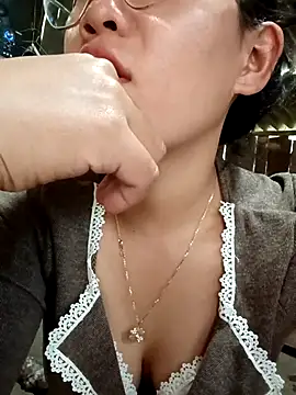 Snapshot of Maimai00 chatting on 10.24.25 Maimai00 online show from 10.24.25