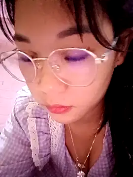 Snapshot of Maimai00 chatting on 10.27.25 Maimai00 online show from 10.27.25