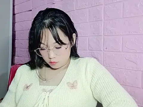 Snapshot of Maimai00 chatting on 11.15.25 Maimai00 online show from 11.15.25