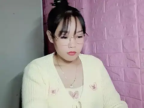 Snapshot of Maimai00 chatting on 11.16.25 Maimai00 online show from 11.16.25