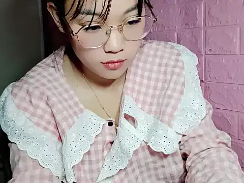 Snapshot of Maimai00 chatting on 11.22.25 Maimai00 online show from 11.22.25