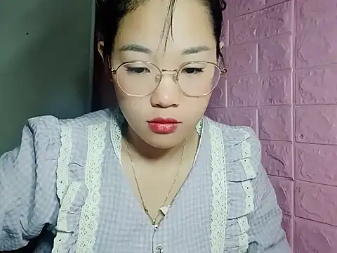 Snapshot of Maimai00 chatting on 11.23.25 Maimai00 online show from 11.23.25