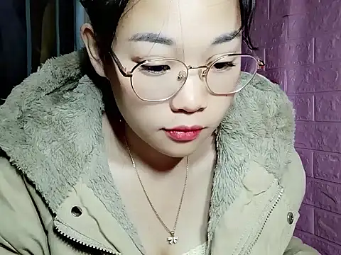 Snapshot of Maimai00 chatting on 11.24.25 Maimai00 online show from 11.24.25