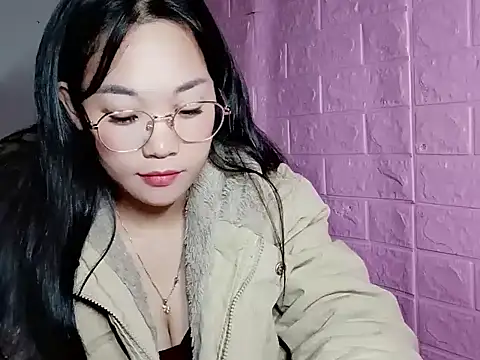 Snapshot of Maimai00 chatting on 11.24.25 Maimai00 online show from 11.24.25