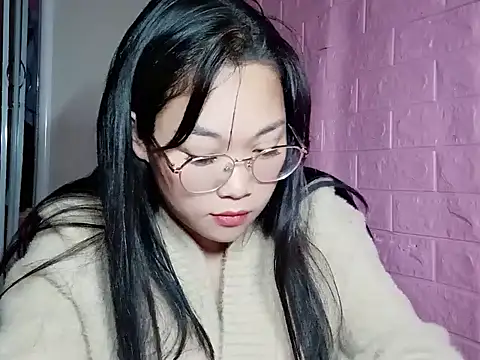 Snapshot of Maimai00 chatting on 11.25.25 Maimai00 online show from 11.25.25