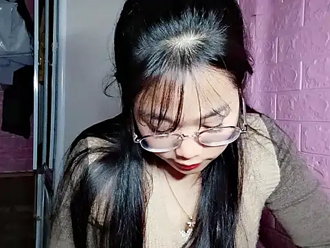 Snapshot of Maimai00 chatting on 11.26.25 Maimai00 online show from 11.26.25