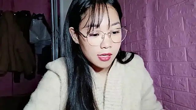 Snapshot of Maimai00 chatting on 11.27.25 Maimai00 online show from 11.27.25