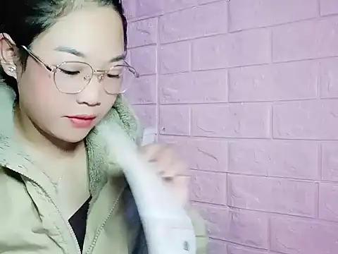 Snapshot of Maimai00 chatting on 12.16.25 Maimai00 online show from 12.16.25