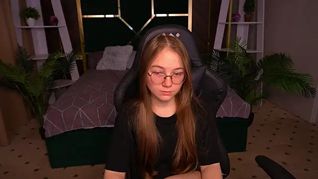 ArrinaWairr online show from 11.18.25