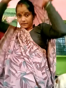 Snapshot of Cutreet chatting on 12.14.25 Cutreet online show from 12.14.25