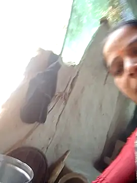 Snapshot of Cutreet chatting on 12.18.25 Cutreet online show from 12.18.25