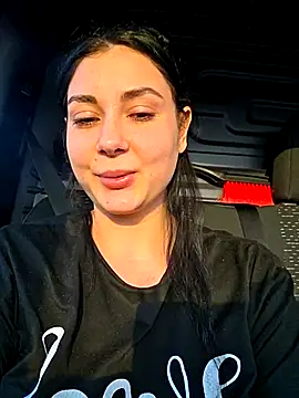 Snapshot of SaraViss20 chatting on 12.18.25 SaraViss20 online show from 12.18.25