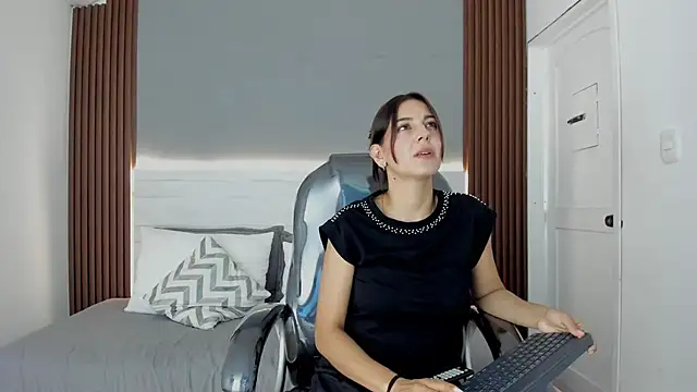 Emmy Meadows online show from 10.23.25