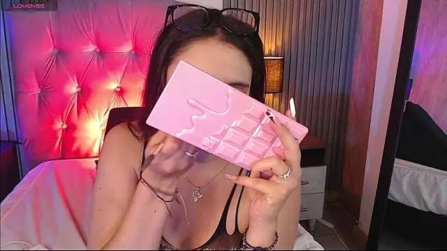 Bonnali lune online show from 11.20.25