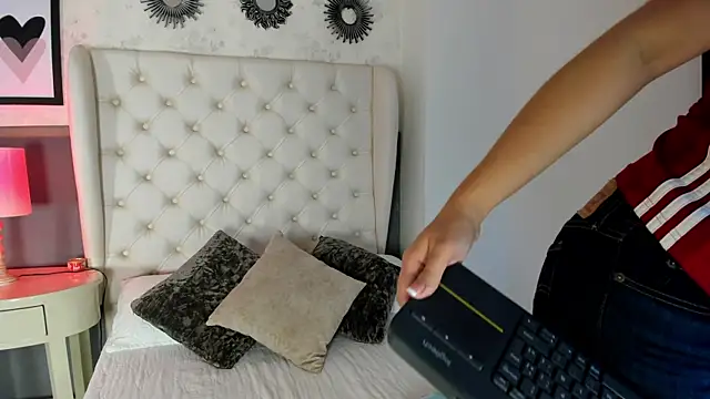 Sasha  sims   online show from 09.28.25