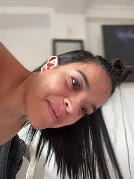 JuanitaMore01 online show from 10.20.25