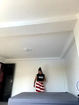 JuanitaMore01 online show from 10.28.25