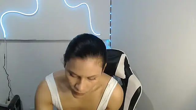 Snapshot of JessGarcia chatting on 12.03.25 JessGarcia online show from 12.03.25