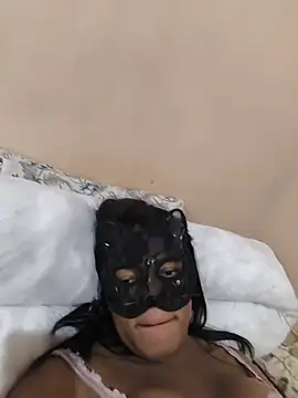 Snapshot of DuCreu chatting on 11.22.25 DuCreu online show from 11.22.25