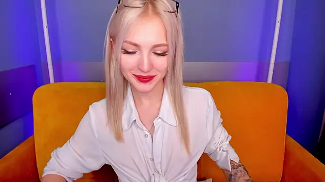 LisaFoxyMe online show from 11.27.25