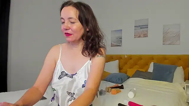 Kira Adler online show from 11.12.25