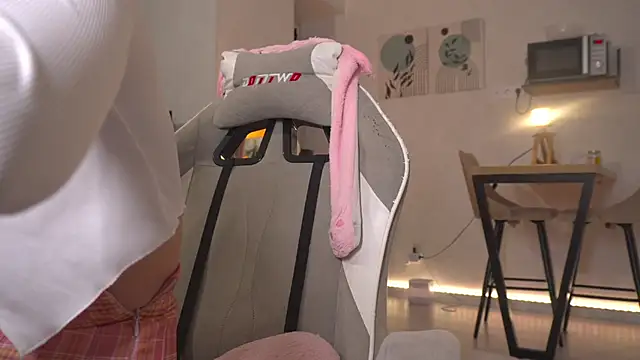 Snapshot of kategoodgirl chatting on 11.19.25 kategoodgirl online show from 11.19.25