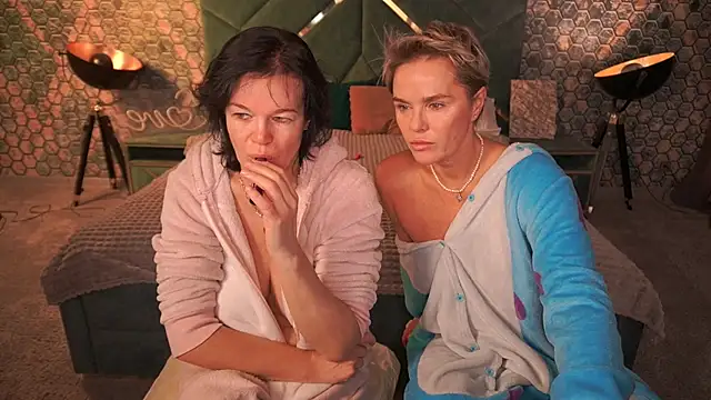 PleasureWeCouple online show from 11.18.25