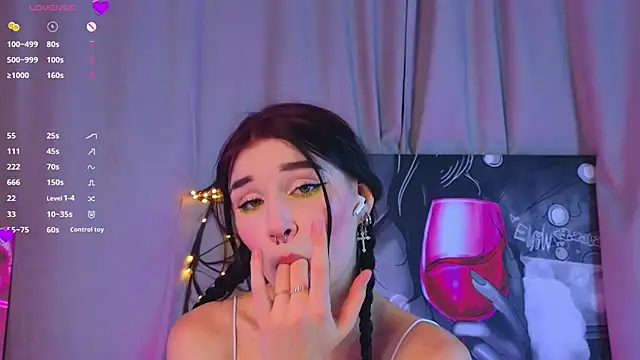 Snapshot of JenniferSullivan chatting on 11.16.25 JenniferSullivan online show from 11.16.25