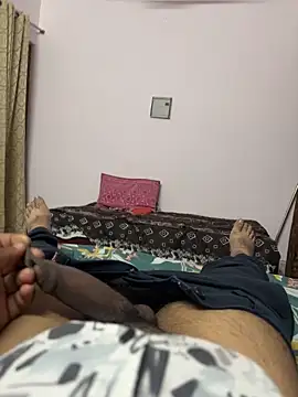 Snapshot of tonedcut_6 chatting on 10.22.25 tonedcut 6 online show from 10.22.25